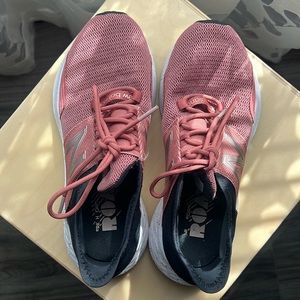 New Balance Women's ROAV Fresh Foam Sportstyle Running Shoes